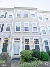 Building Photo - 5822 Cowling Ct