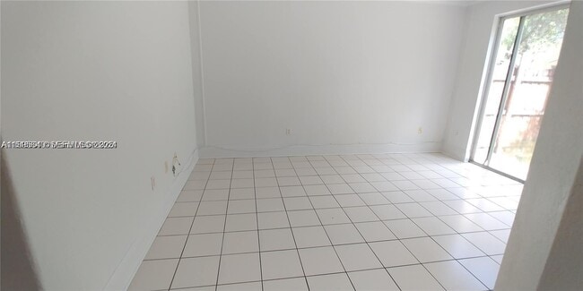 Building Photo - 1528 SE 24th Ct