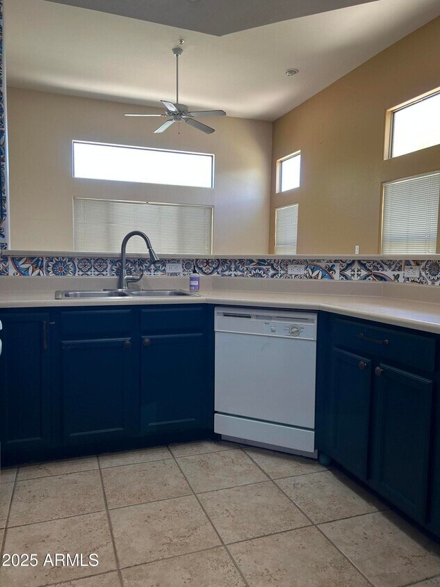 Foto del edificio - 9065 E Gary Rd