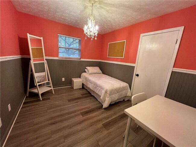 Foto del edificio - 130 Shaw Dr