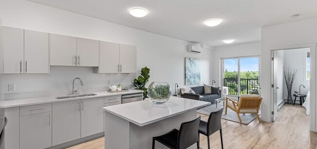 Building Photo - 639 Main