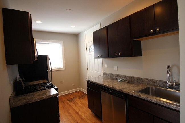 Foto del edificio - 4406 W Belden Ave