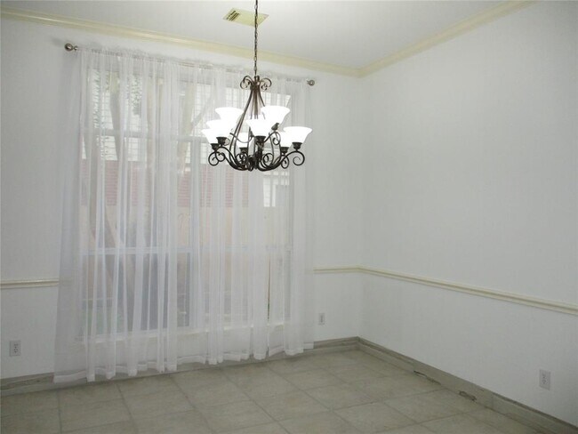 Foto del edificio - 3806 Hillbrook Dr