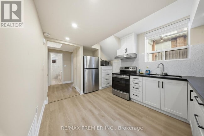 Building Photo - 46 Samba Dr