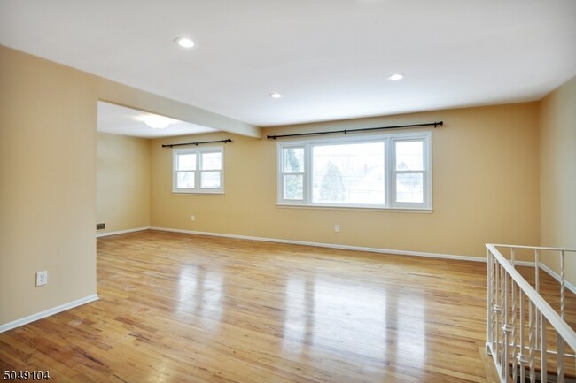 Building Photo - 263 Broughton Ave