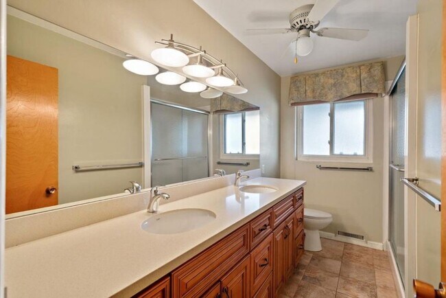 Building Photo - 21620 Gail Dr, Castro Valley, CA 94546