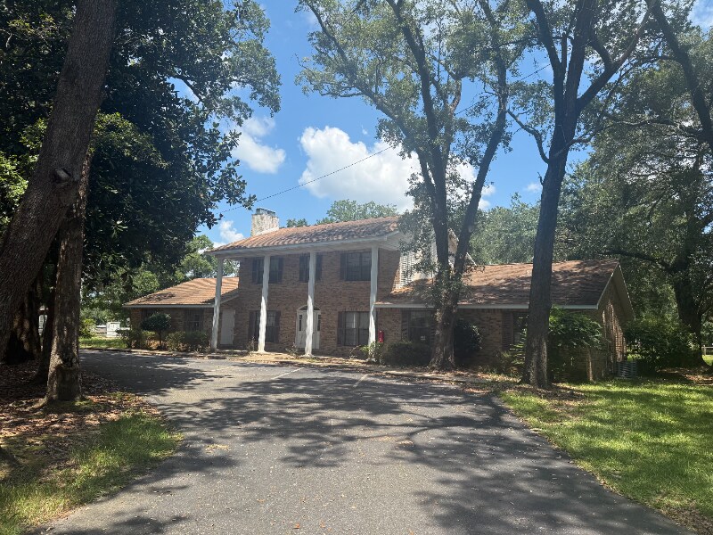 Foto principal - 3336 Colonial Oaks Dr