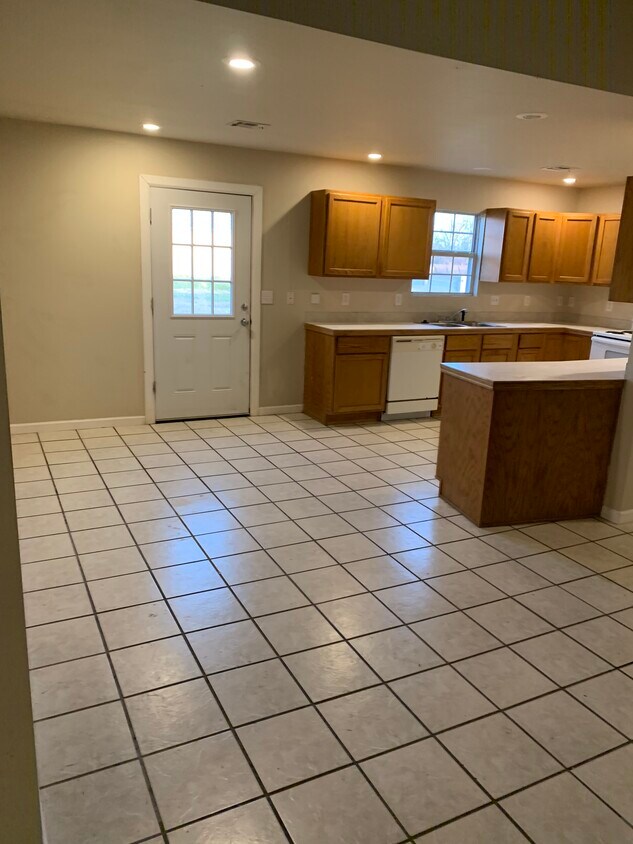 Primary Photo - 61862 E 346 Rd