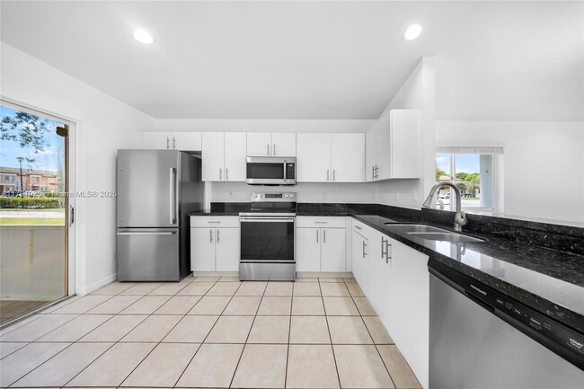 Foto del edificio - 709 NW 208th Way