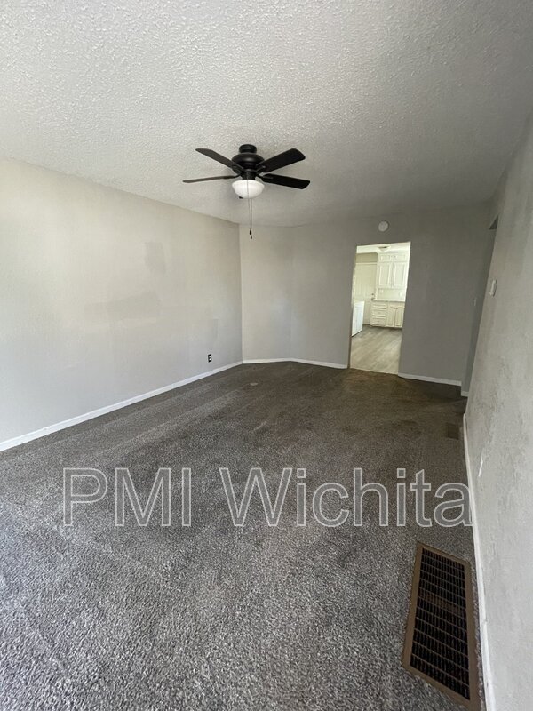 Foto del edificio - 1853 S Grove St