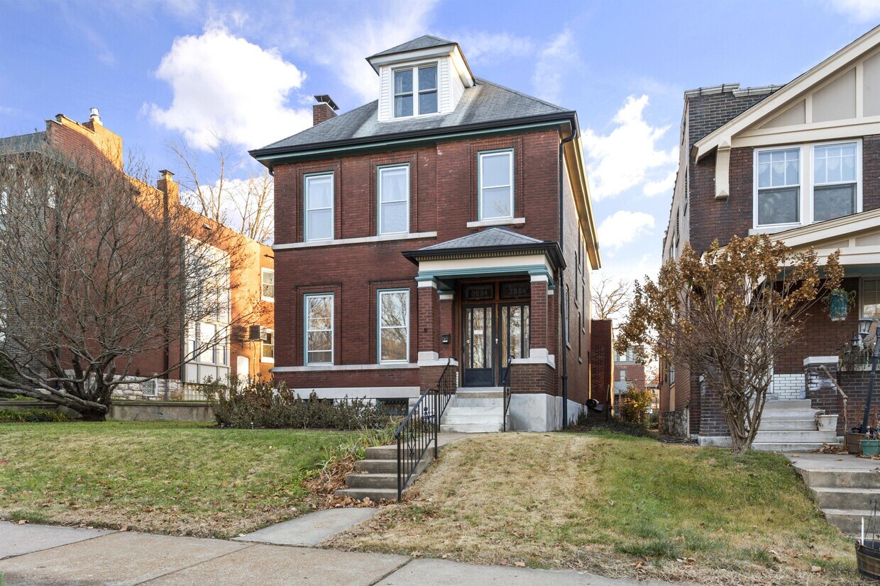 Primary Photo - 3884 Arsenal St