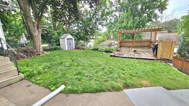 Building Photo - "Charming 3-Bed Home in Saint Paul - Cozy 1,385 Sq. Ft. Retreat!"