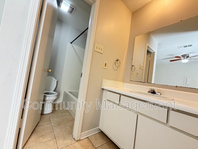 Building Photo - 3417 King Bradford Dr
