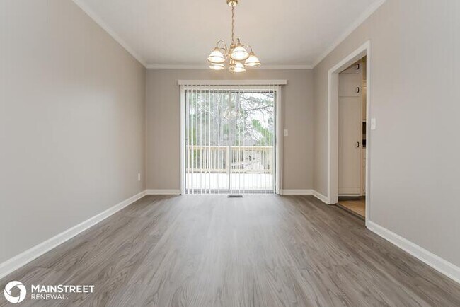 Building Photo - 3545 Charlotte Dr