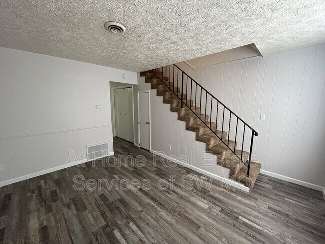 Building Photo - 3353 E Linwood St