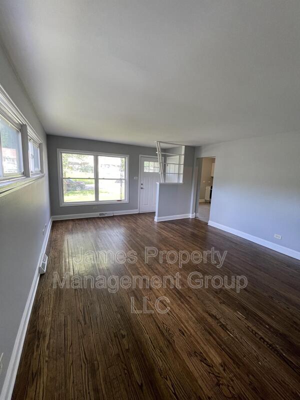 Building Photo - 17118 Highland Ave