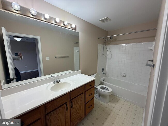 Building Photo - 2165 Cottonwood Ln