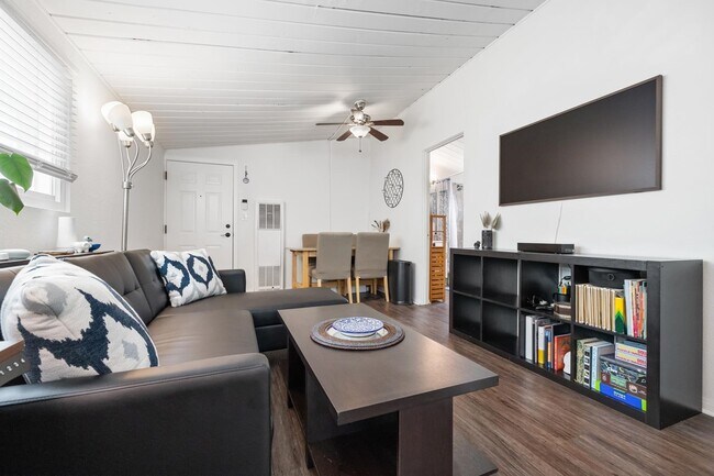 Foto del edificio - 4305-7 Temecula St