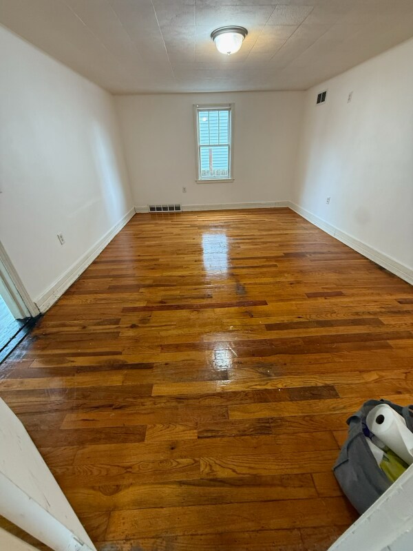 Foto del edificio - 1838 Spohn Ave