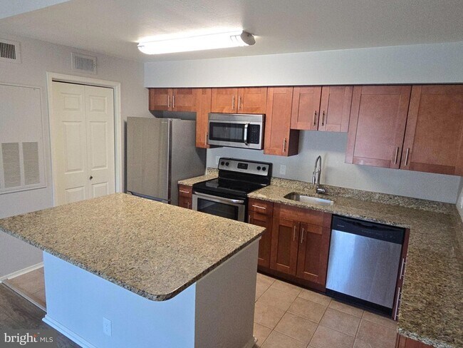 Foto del edificio - 3306 Wyndham Cir