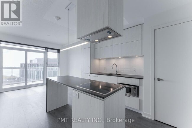 Building Photo - 20 Richardson St