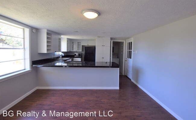 Building Photo - 4 br, 2 bath House - 426 Crestwood St