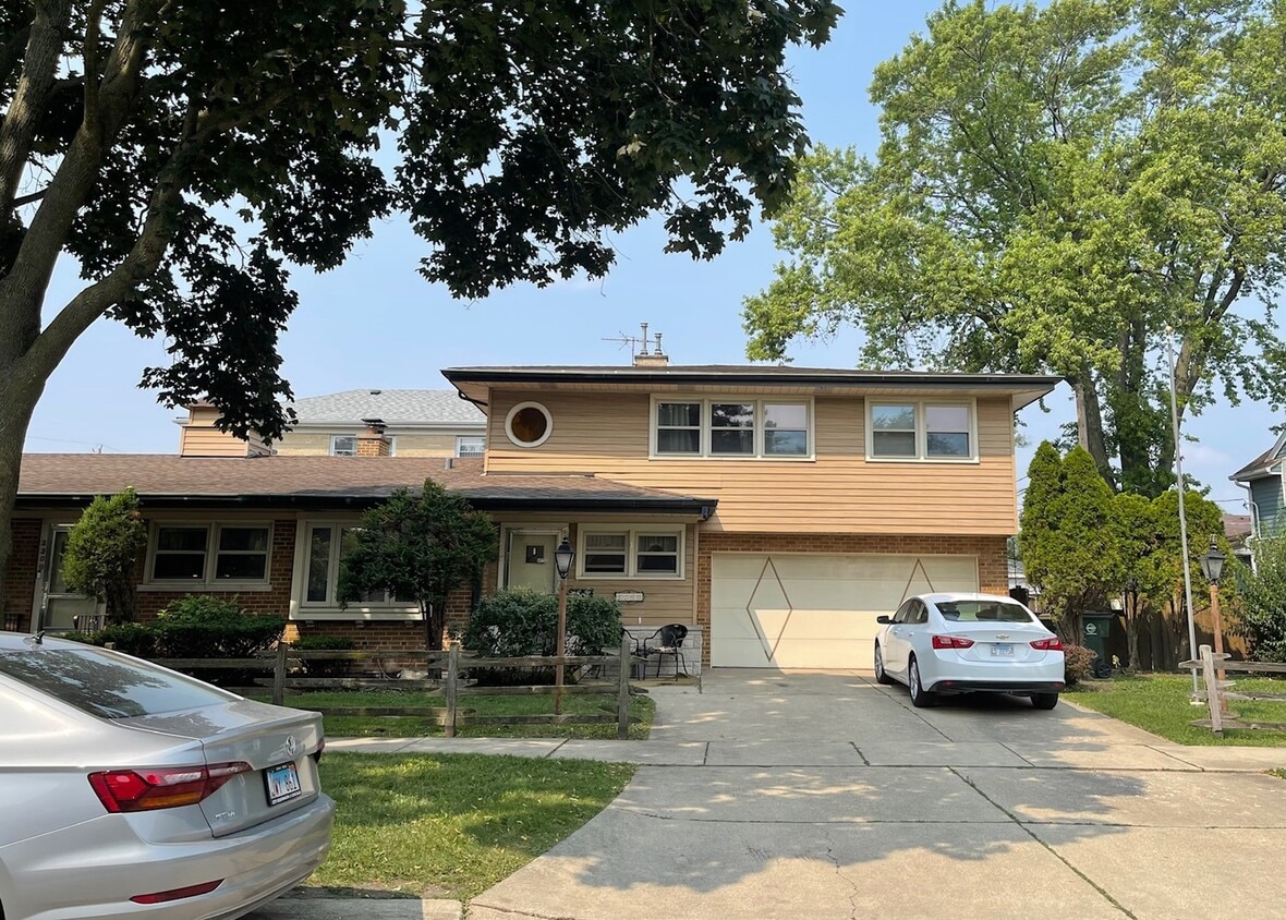Primary Photo - 2200 Oakton St
