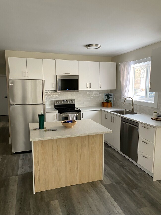 Photo du bâtiment - 95 Evans Ave