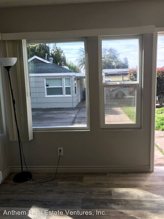 Foto del edificio - 2555-2555 Crestline Dr