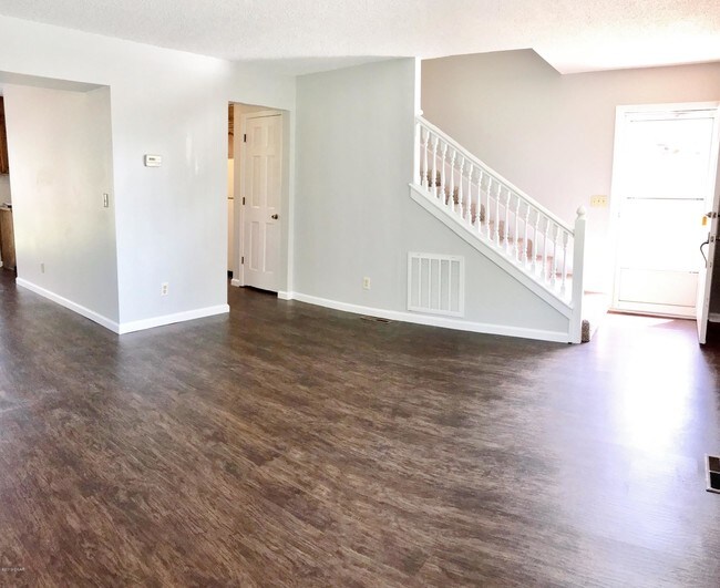 Building Photo - 1920 E 8th St