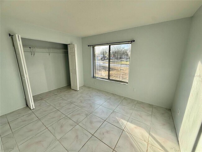 Foto del edificio - 10159 Crown Ct