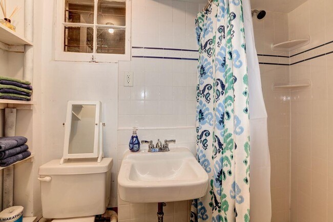 Baño - 6521 Adelphi Rd