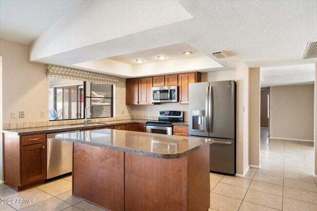 Foto del edificio - 624 W McNair St