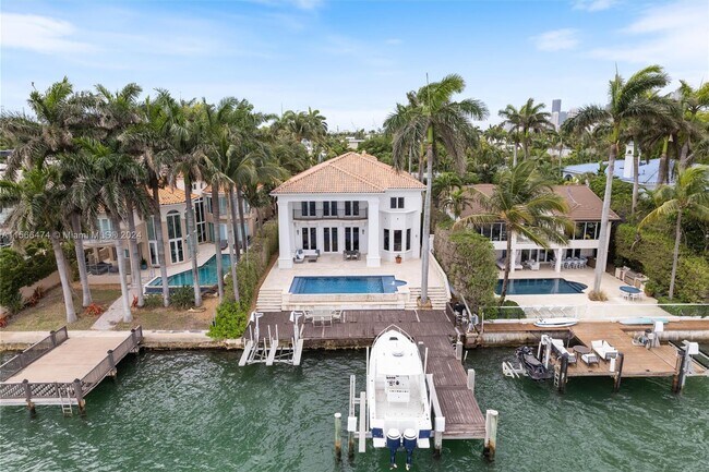 Building Photo - 305 N Hibiscus Dr