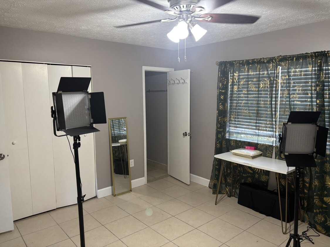 Foto principal - 1950 Paine Ave