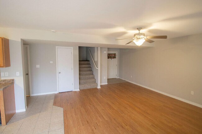 Foto del edificio - 5213 Silver Mill Dr