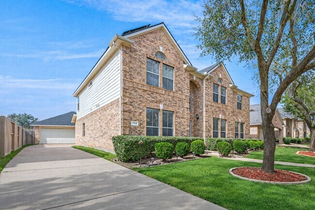 Foto del edificio - 13310 Larkhill Gardens Ln