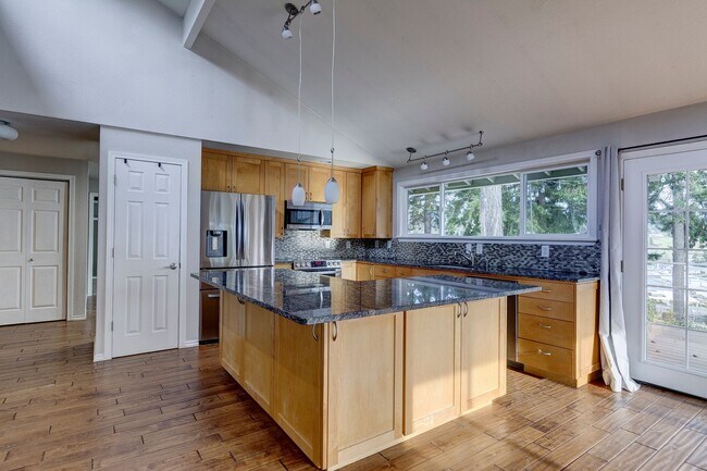 Foto del edificio - 3 Bed 2.5 Bath Home with a View!