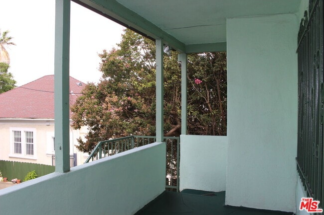 Building Photo - 1154 Irolo St