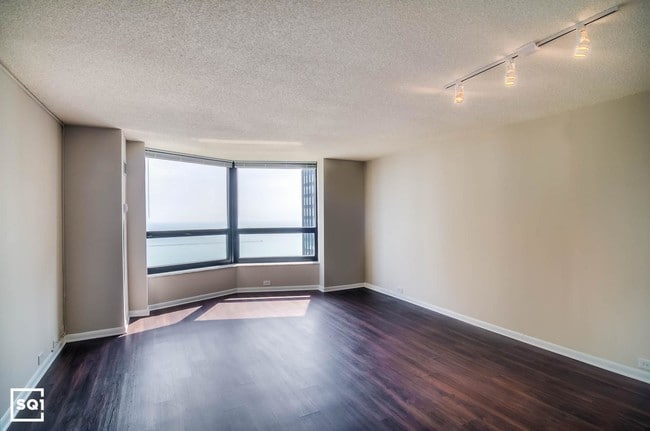 Foto del edificio - LAKESHORE EAST: Panoramic Views!