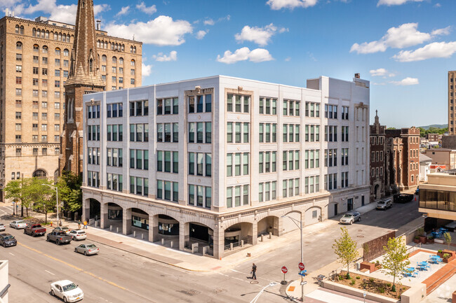 Building Photo - Macartovin Apartments- Senior 62+ or Disabled