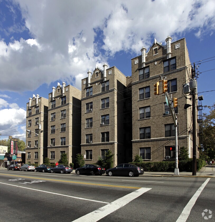 Primary Photo - Highland House Condominiums