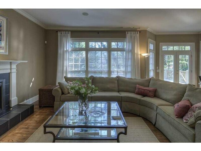 Foto del edificio - 2181 McKinley Rd NW