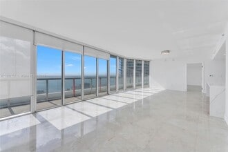 Building Photo - 465 Brickell Ave