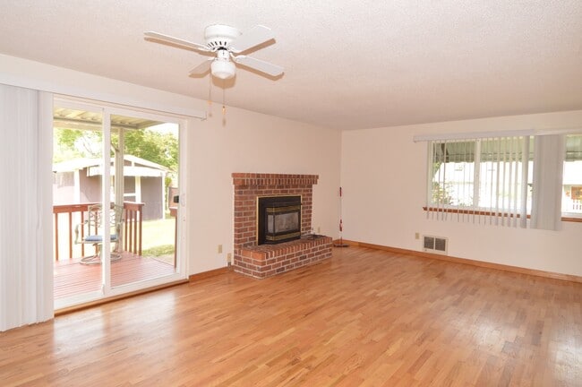 Building Photo - 5 bed 2.5 bath with wrap around deck. ***A...