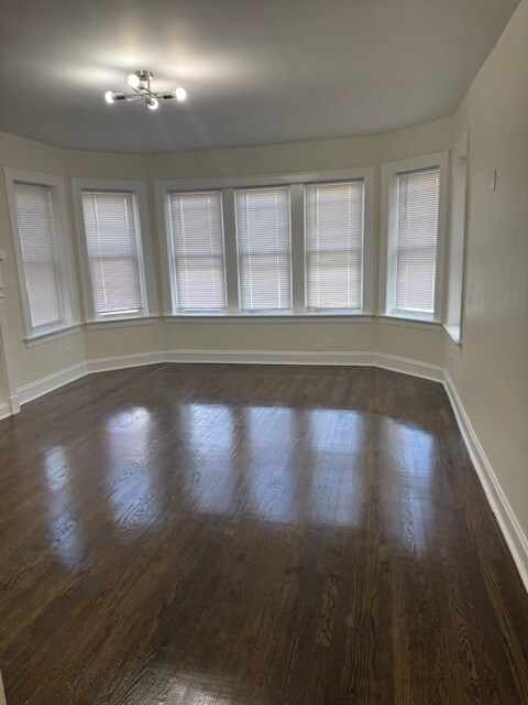 Sala de estar - 1643 E 86th Pl