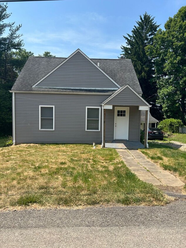 Primary Photo - Cozy 3BR Home with Modern updated in Hopew...