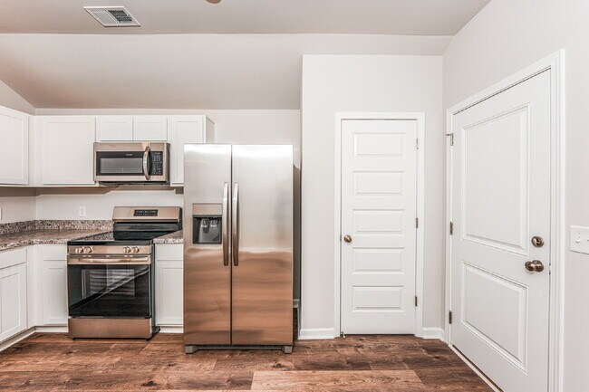 Foto del edificio - NEW CONSTRUCTION! Brand new 1 story home in Deer Brook Crossing.