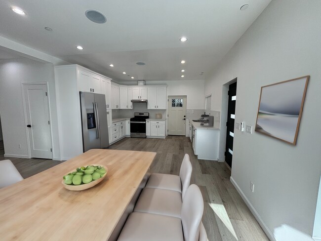 Foto del edificio - 22528 Burbank Blvd