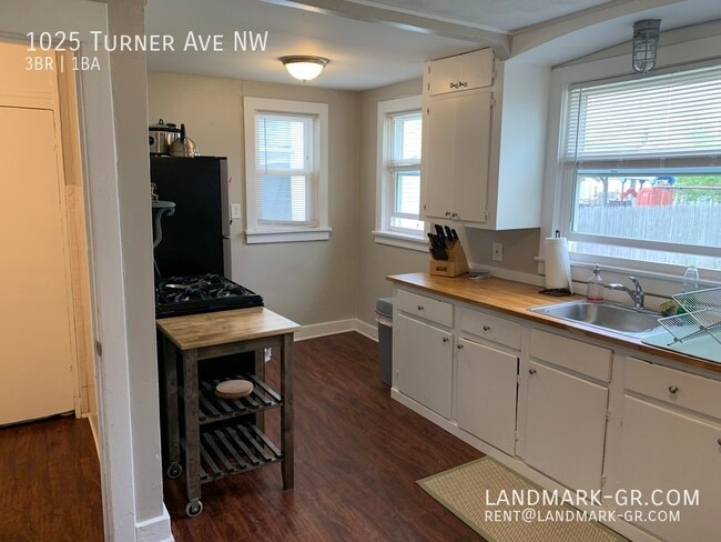 Building Photo - 1025 Turner Ave NW